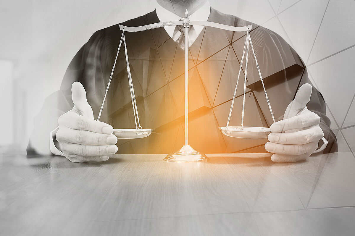 LT Lawtank Website legal Bild als Waage